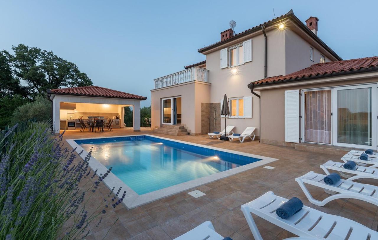Villa Buroli With Pool, Sauna And Jacuzzi Exterior photo