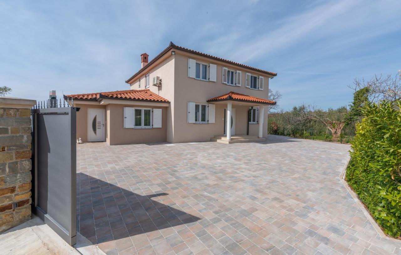 Villa Buroli With Pool, Sauna And Jacuzzi Exterior photo