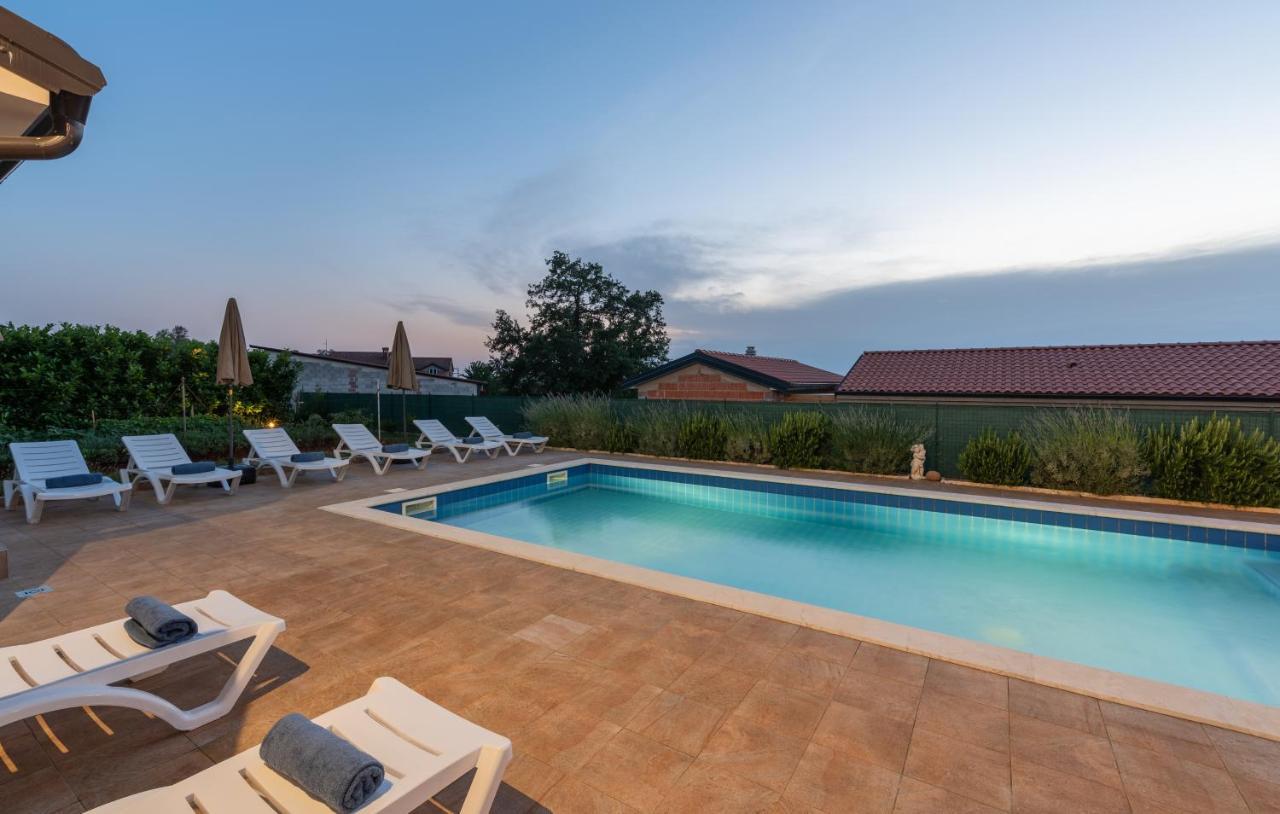 Villa Buroli With Pool, Sauna And Jacuzzi Exterior photo