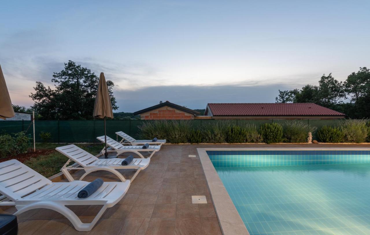 Villa Buroli With Pool, Sauna And Jacuzzi Exterior photo