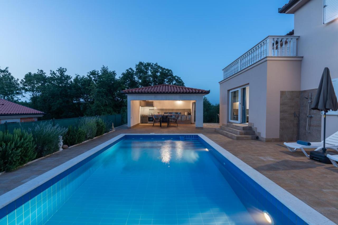 Villa Buroli With Pool, Sauna And Jacuzzi Exterior photo