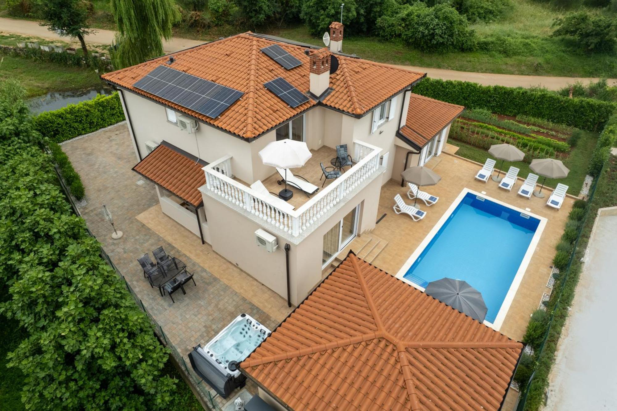 Villa Buroli With Pool, Sauna And Jacuzzi Exterior photo