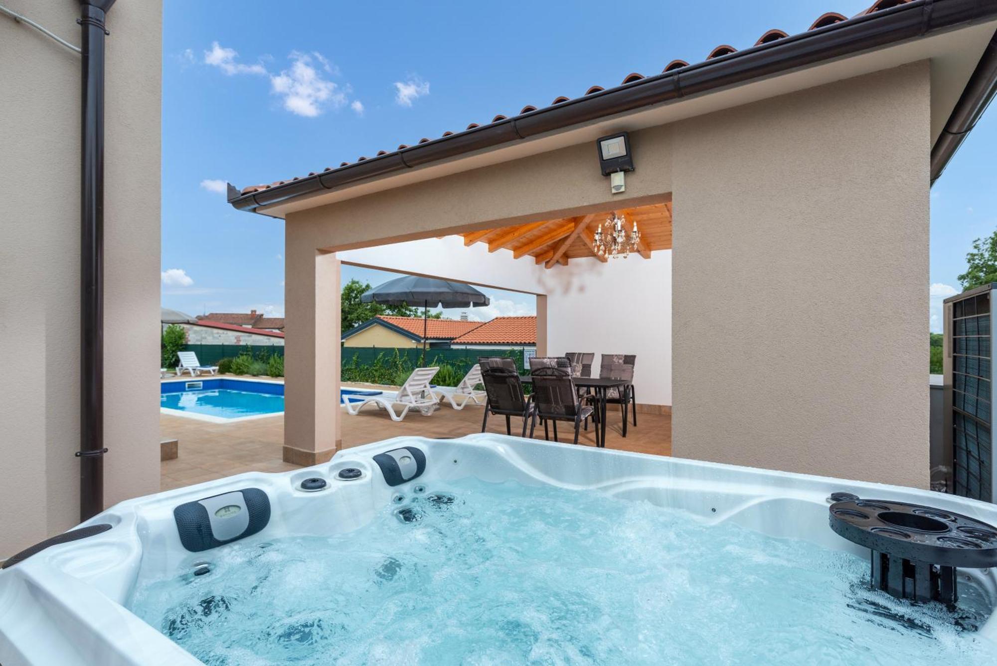 Villa Buroli With Pool, Sauna And Jacuzzi Exterior photo